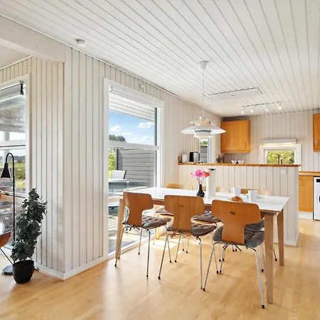 Holiday home Beautiful In With House Sea View Millinge